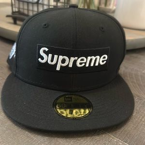 Supreme New Era gotta 7 and 1/4